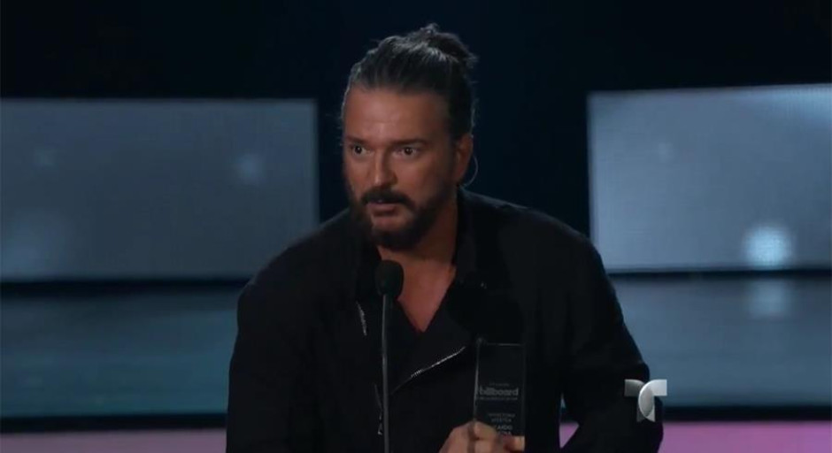 Ricardo Arjona hace historia en Premios Billboard