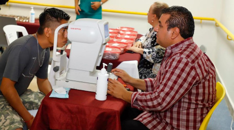 Impulsa Alcalde de Reynosa campaña permanente de lentes gratuitos 