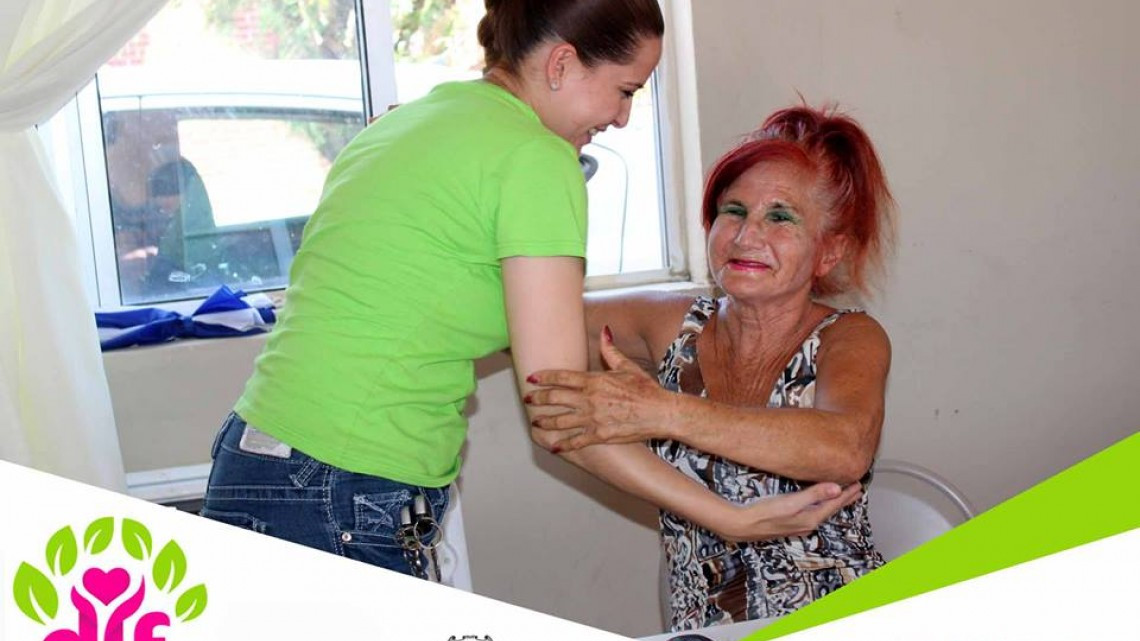 Realizan festejo a abuelitos del mes