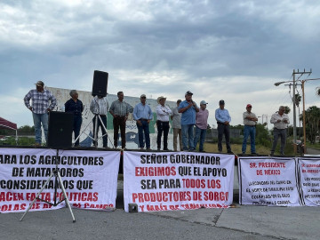 Con bloqueo parcial, exigen precios justos de sorgo y maíz