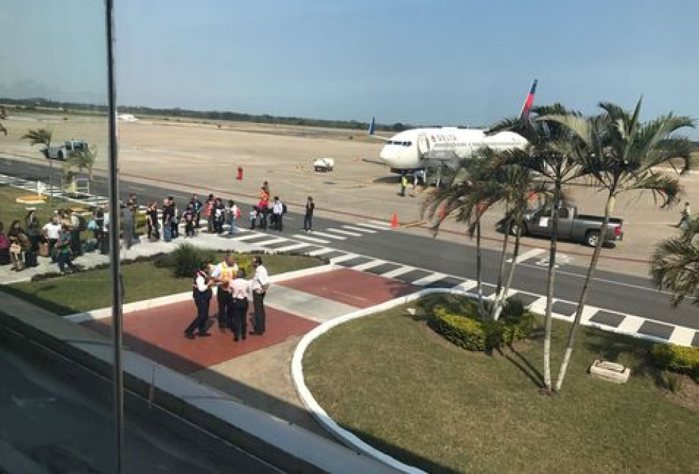 Levanta el vuelo avión que aterrizó de emergencia en Tampico