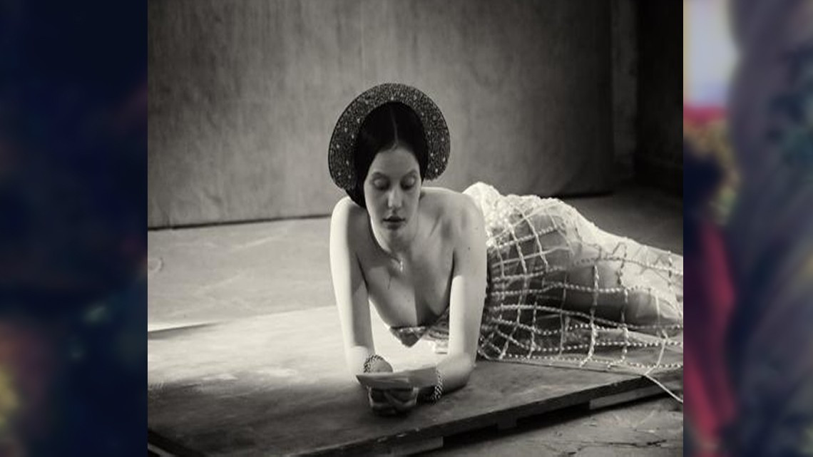 Emma Waston, Kristen Stewart y Rosalía, entre las estrellas del Calendario Pirelli 2020