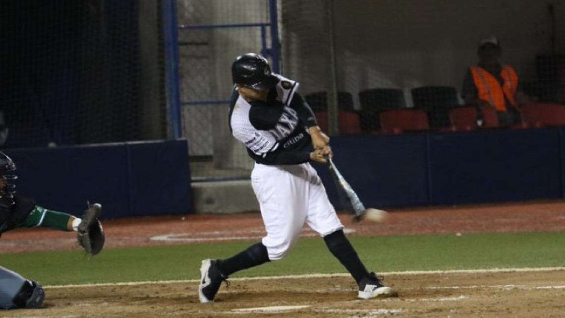 Guerreros domina a Olmecas en serie inaugural del beisbol mexicano