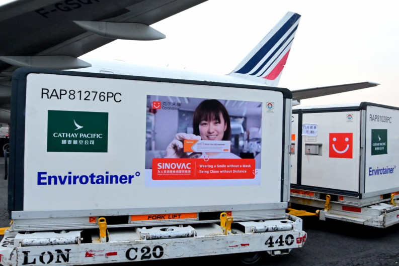 Arriban a México nuevos embarques de vacunas Sinovac y Pfizer