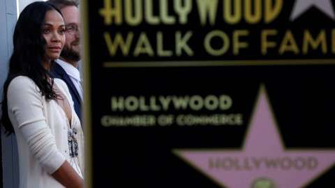 Zoe Saldaña recibe su estrella en el Paseo de la Fama de Hollywood 