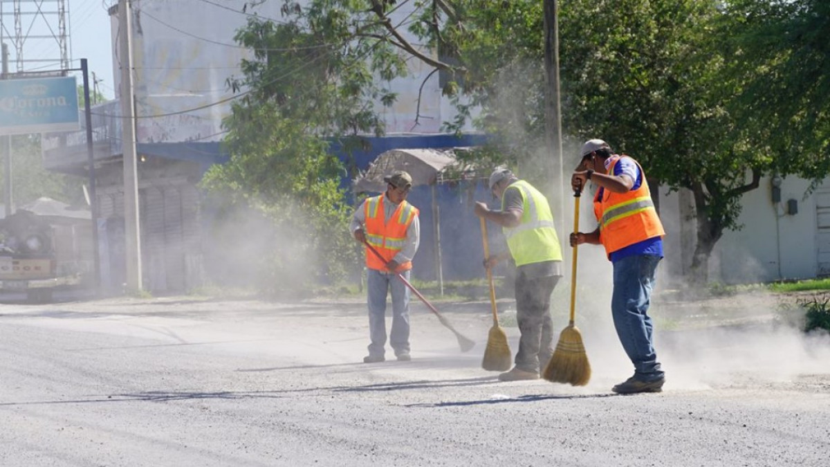 Cuadrillas de limpieza realizan labores