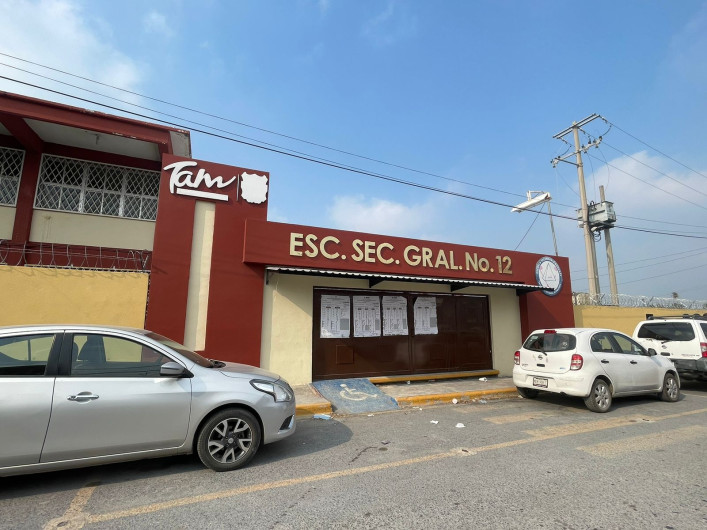 Frenan paso de director a Secundaria 12; piden destitución