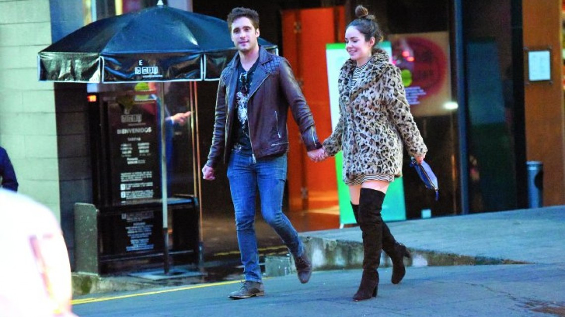 Diego Boneta y Camila Sodi fueron captados nuevamente demostrando su amor