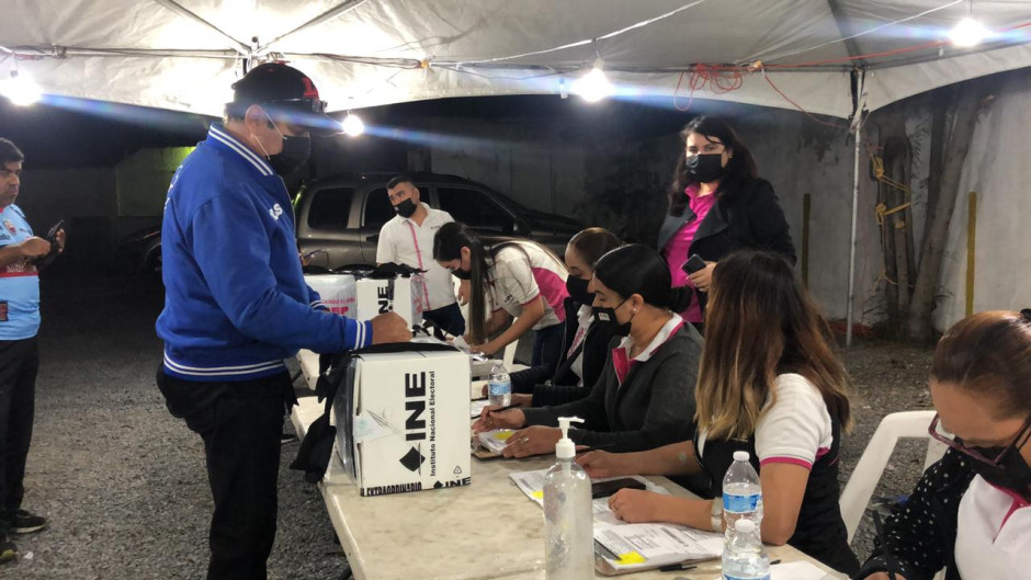 Arriban paquetes electorales  al INE 02