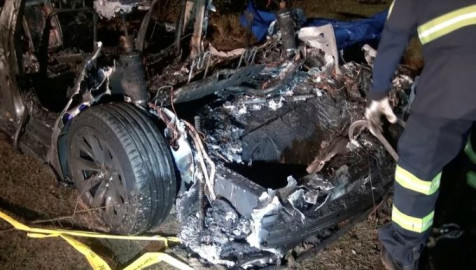 Accidente de auto Tesla deja dos muertos en Tx