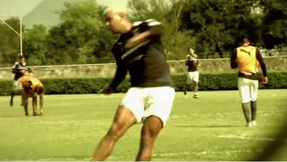  Edwin Cardona intenta agredir a reportero