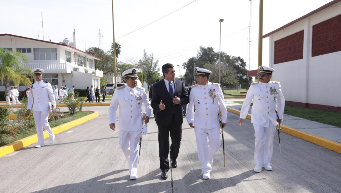 Atestigua Gobernador cambio de mando en Sector Naval La Pesca