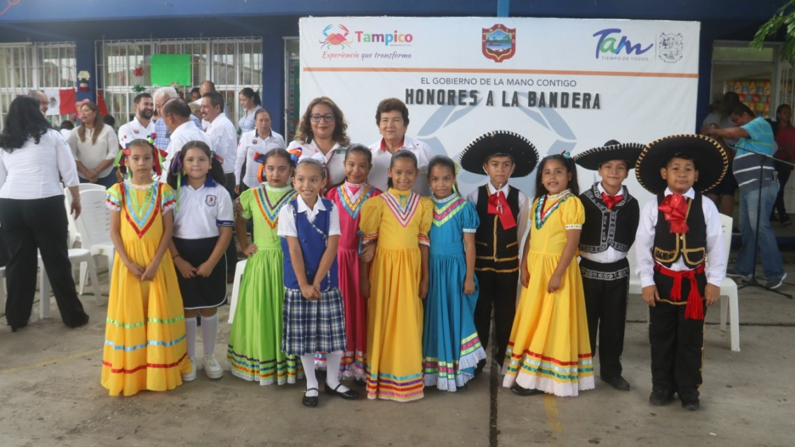 Encabeza Magda Peraza honores a la bandera en primaria “José María Morelos”