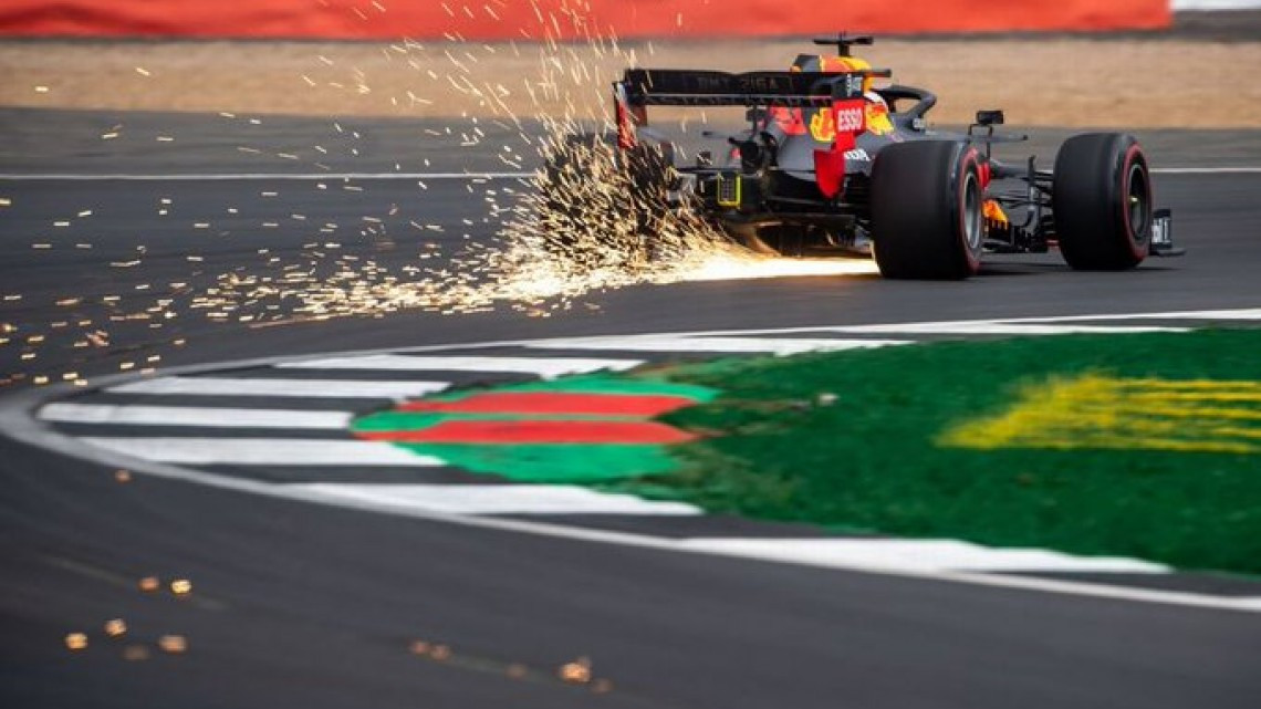 Hamilton se lleva el GP de Gran Bretaña; Checo Pérez termina en la posición 17