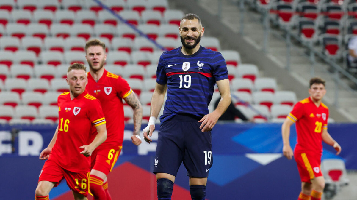 Benzema falla penal en la goleada de Francia vs Gales