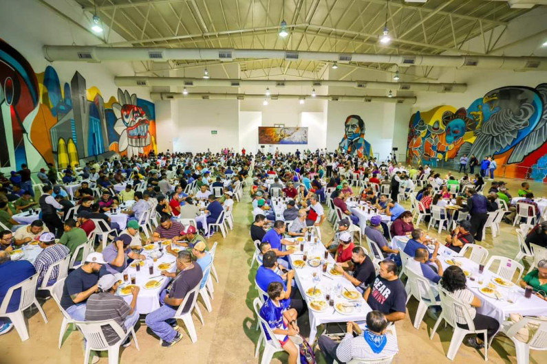 Apoyan gremios de trabajadores al Presidente Municipal Carlos Peña Ortiz