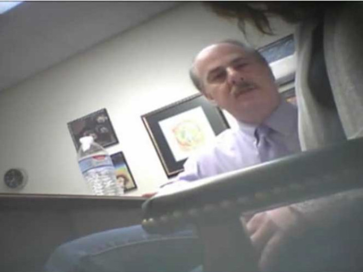 Abogado hipnotizaba a sus clientas para abusar de ellas