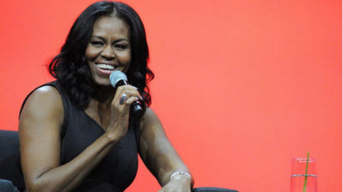Michelle Obama aclara su expresión tras el regalo de Melania