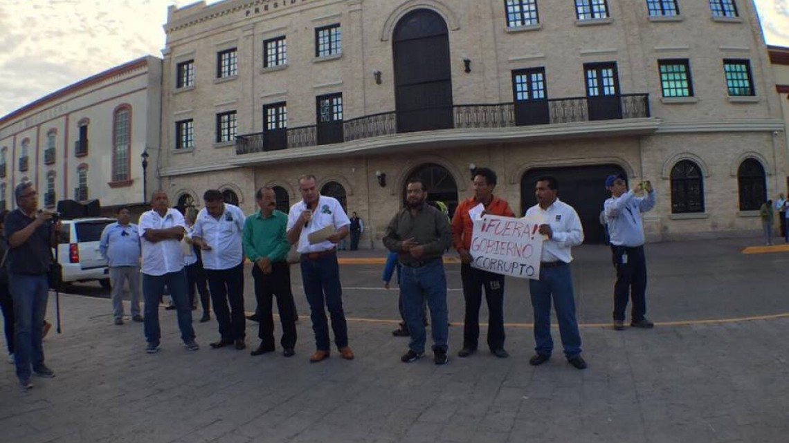 Telefonistas marchan contra el gasolinazo mexicano 