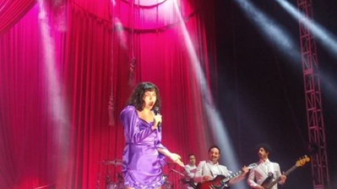 Mon Laferte desborda talento y sensualidad en Tijuana