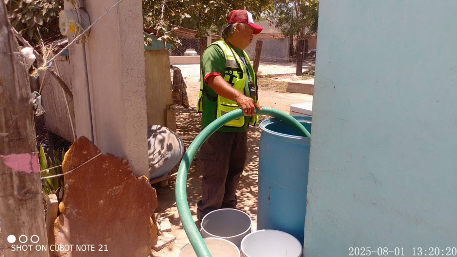 Distribución de agua potable beneficia a pobladores de Reynosa Díaz
