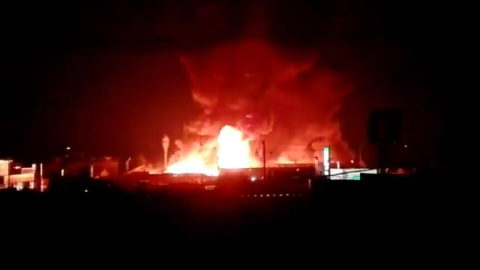 Registran incendio en un fábrica de poliuretanos