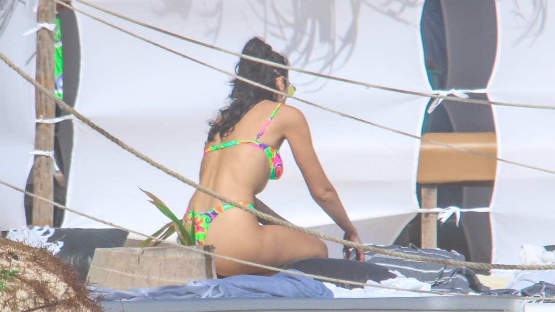 Dua Lipa causa polémica al vacacionar en Tulum