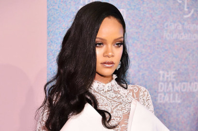 Rihanna demanda a su papá por hacerse pasar como su agente