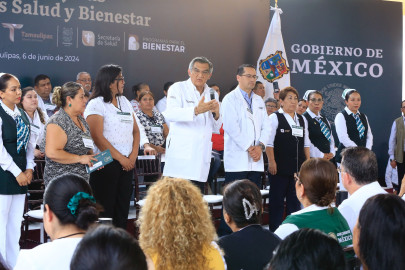 Entrega Américo tarjetas del programa “La Clínica es Nuestra”; refuerzan atención médica