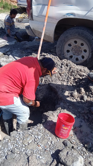 Reparó COMAPA fugas de agua potable en colonia Voluntad y Trabajo