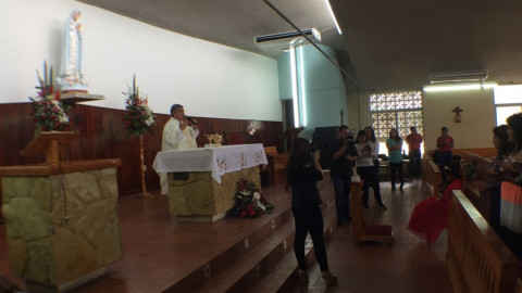 Dianita "la princesa mariposa" celebra sus 15 años