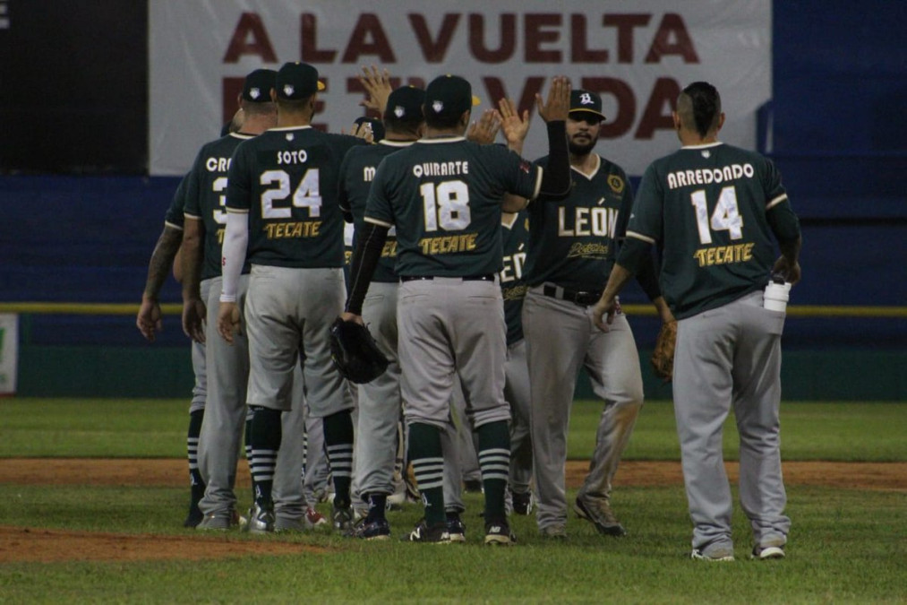 Bravos de León supera 10-3 a Olmecas Tabasco
