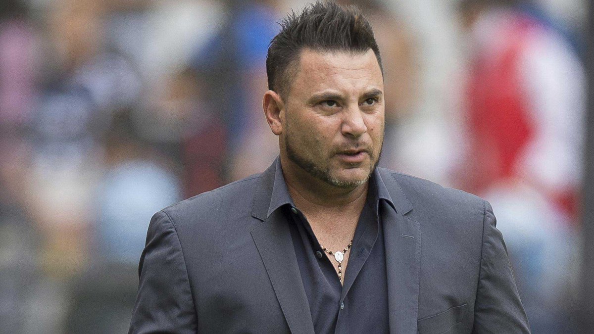 El “turco” Mohamed muy cerca de dirigir en Europa