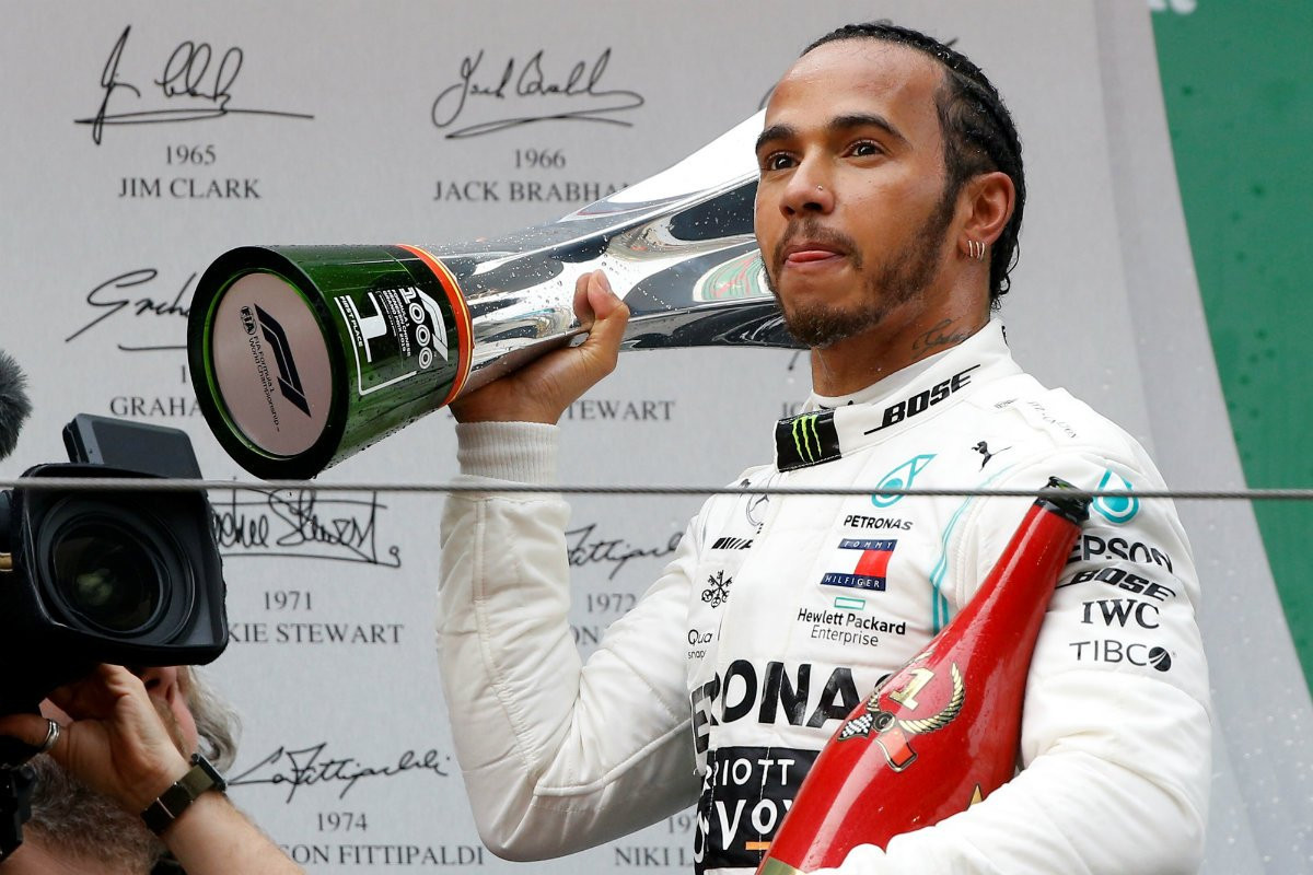 Lewis Hamilton se lleva el GP de China; Checo Pérez termina en octava posición