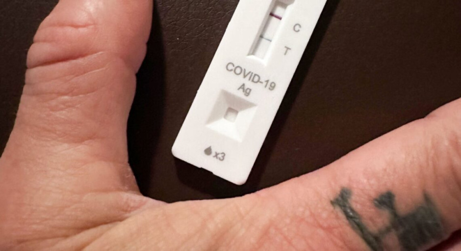 Metallica pospone concierto, James Hetfield da positivo a COVID