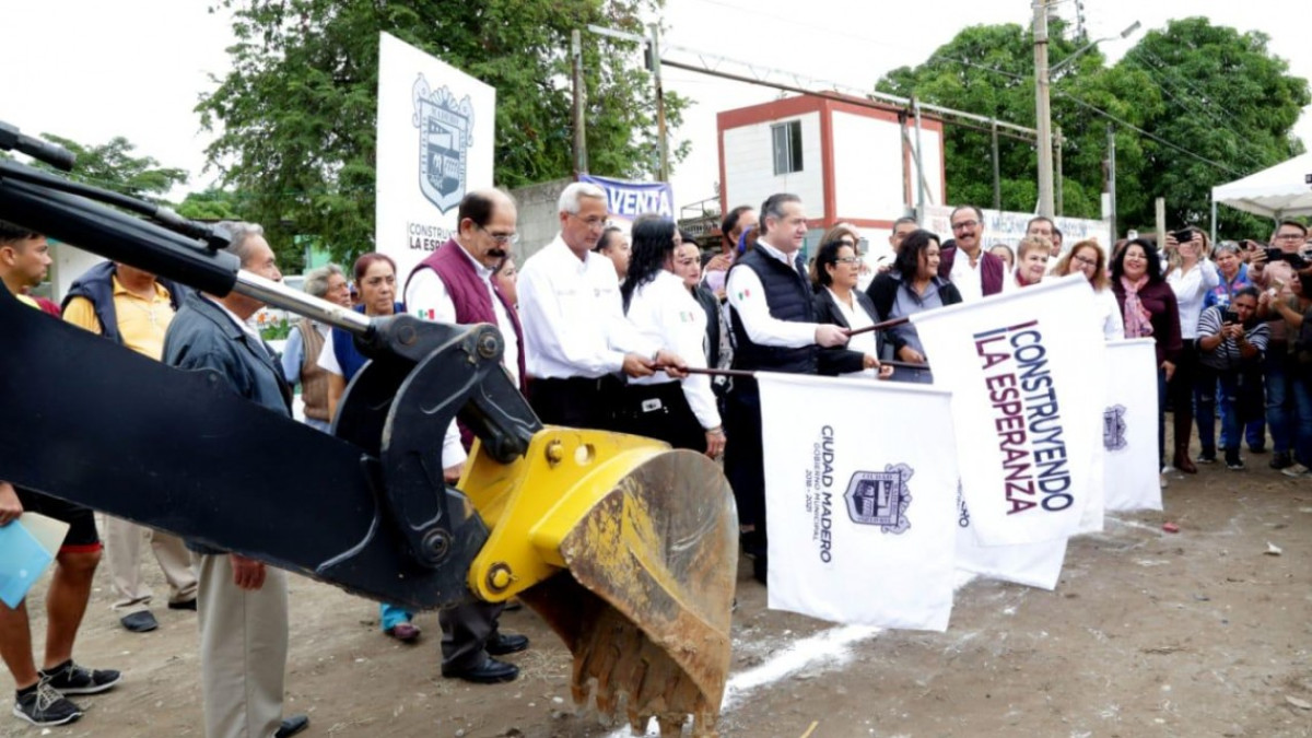 Lleva Adrián Oseguera red hidrosanitaria en colonias de Madero