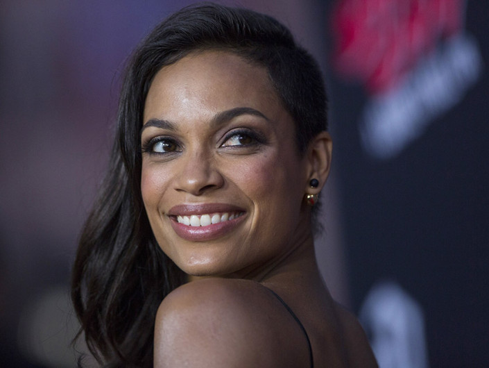 Rosario Dawson encuentra muerta a su prima