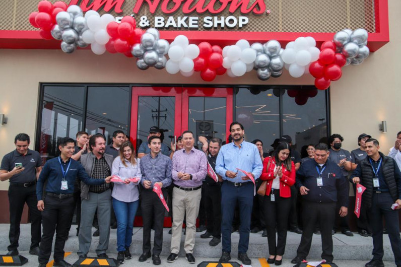 Inauguró Carlos Peña Ortiz nuevo Tim Hortons en Reynosa