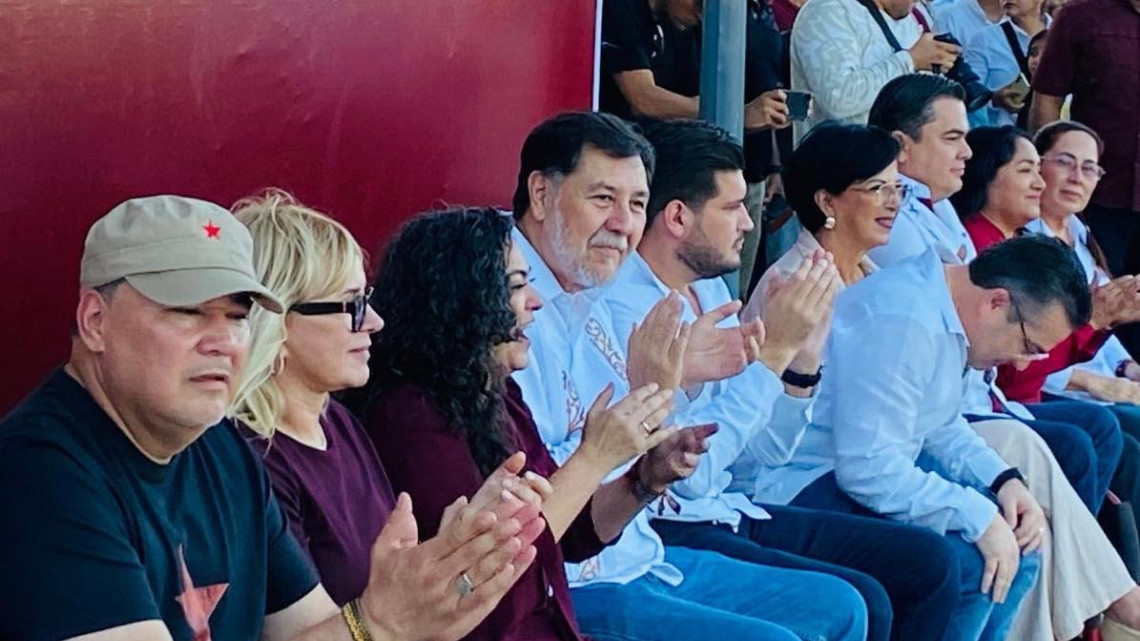 Camioneta de Fernández Noroña se incendia en Gira por Matamoros