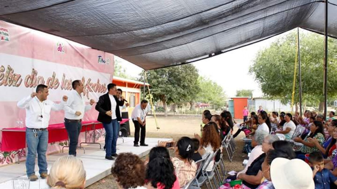 Ayuntamiento festeja a madres de Aquiles Serdán