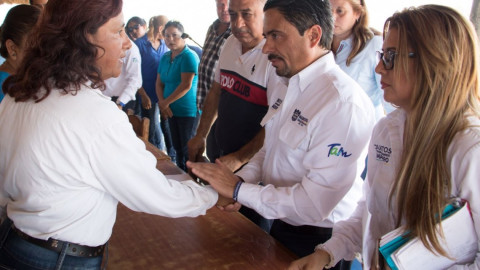 Anuncia apoyos para auténticos vendedores de Playa Miramar