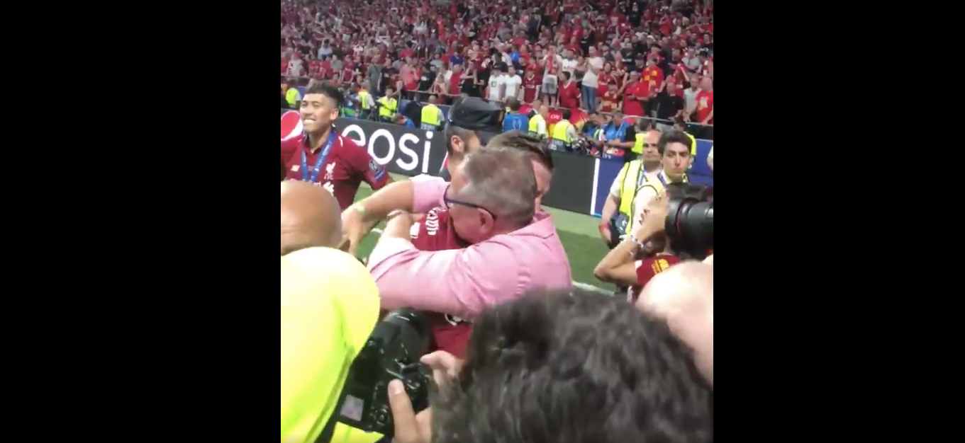 Jordan Henderson emocionado hasta las lágrimas con su papá