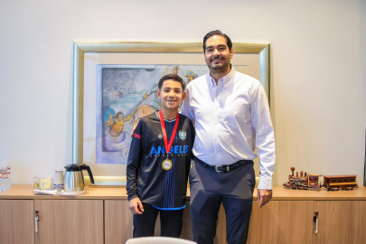 Recibió Carlos Peña Ortiz a Hugo O. Ruiz talento reynosense en el futbol mundial