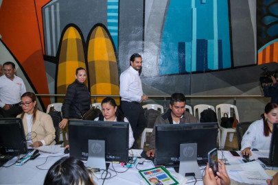 Recibió Alcalde Carlos Peña Ortiz documentos de candidatos a Becas Municipales Contamos Contigo 2024