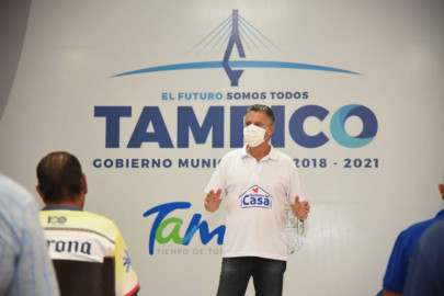 Entrega Chucho Nader segundo paquete de apoyo económico a aseadores de calzado