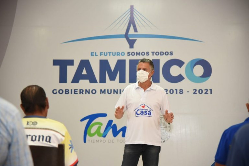 Entrega Chucho Nader segundo paquete de apoyo económico a aseadores de calzado