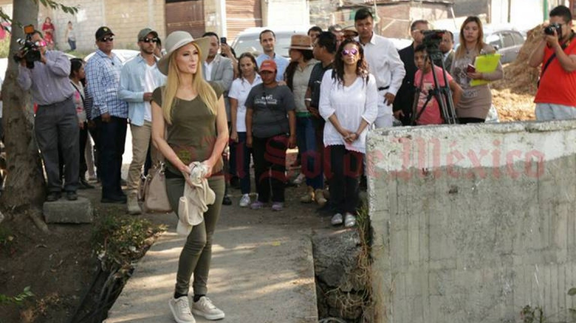 Paris Hilton visita damnificados en Xochimilco