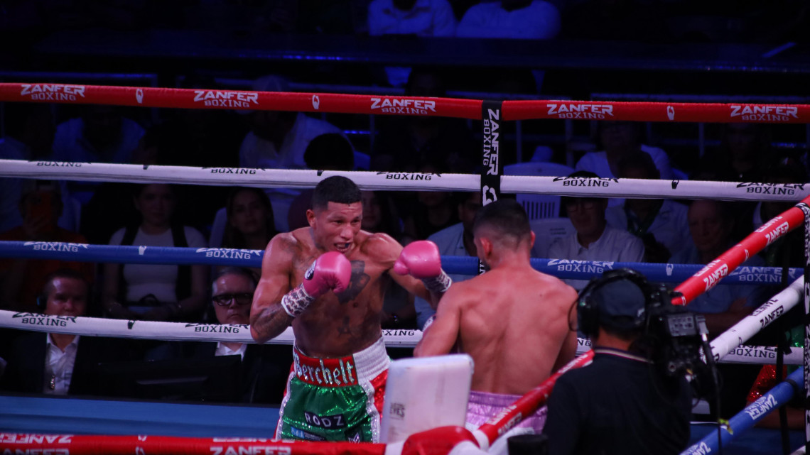 ¡El Veneno es la gloria!: Berchelt Conquista Reynosa