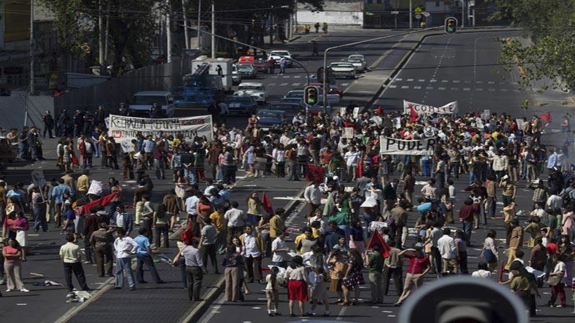 Alfonso Cuarón graba marcha en CDMX para “Roma”