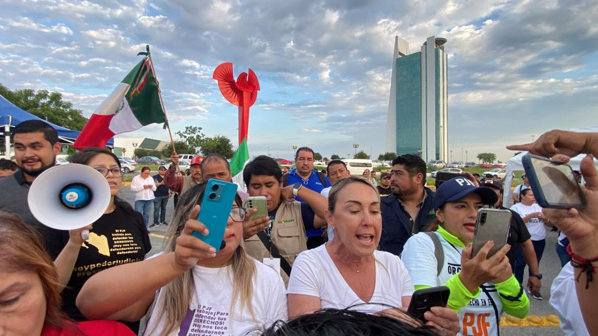 Ausentismos, protestas y reclamos en sesión del Congreso donde se aprobó la reforma judicial